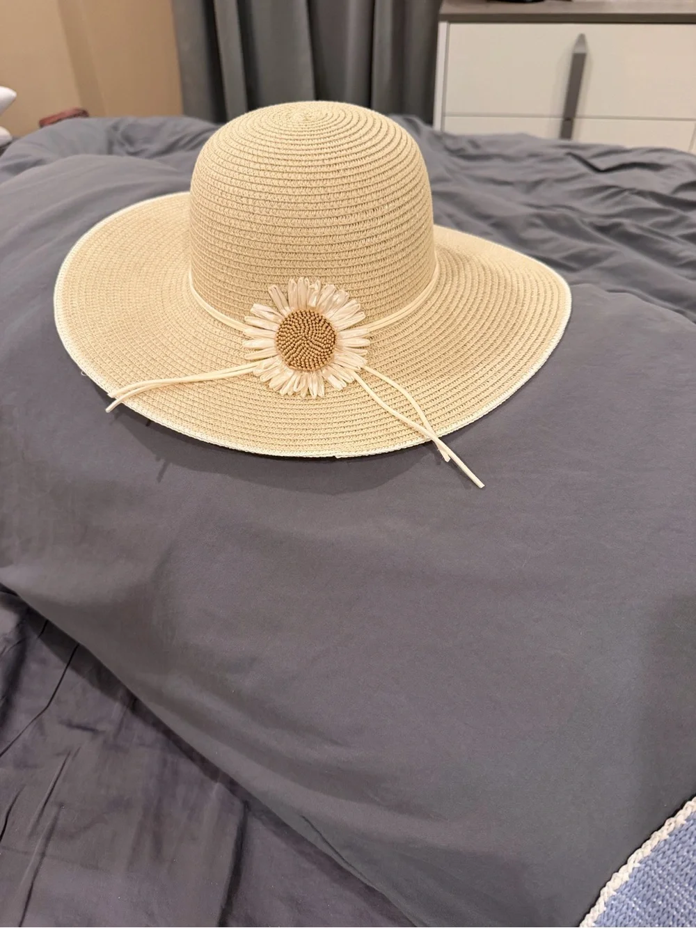 Women's Cream Sun Hat with Daisy Accent